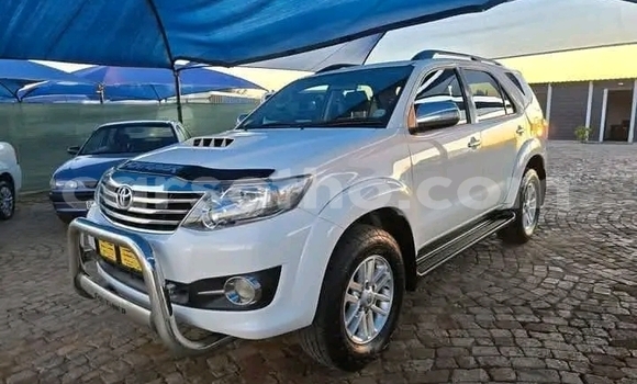 Acheter Occasion Voiture Toyota Fortuner Blanc à Maseru, Maseru