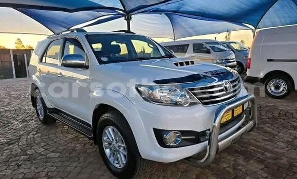 Acheter Occasion Voiture Toyota Fortuner Blanc à Maseru, Maseru Acheter Occasion Voiture Toyota Fortuner Blanc à Maseru, Maseru