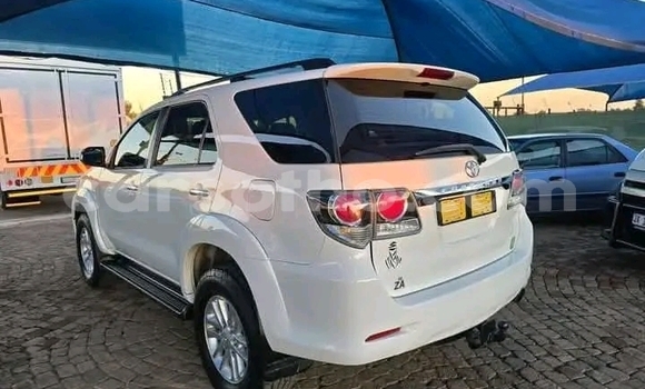 Acheter Occasion Voiture Toyota Fortuner Blanc à Maseru, Maseru Acheter Occasion Voiture Toyota Fortuner Blanc à Maseru, Maseru