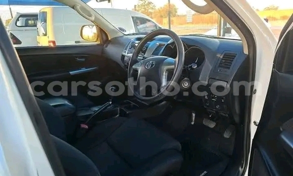 Acheter Occasion Voiture Toyota Fortuner Blanc à Maseru, Maseru Acheter Occasion Voiture Toyota Fortuner Blanc à Maseru, Maseru