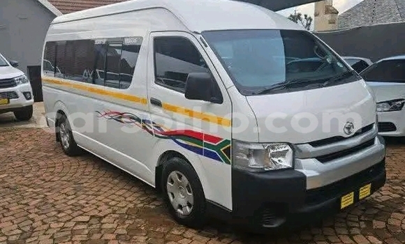 Buy Used Toyota Hiace White Car in Maseru in Maseru Buy Used Toyota Hiace White Car in Maseru in Maseru