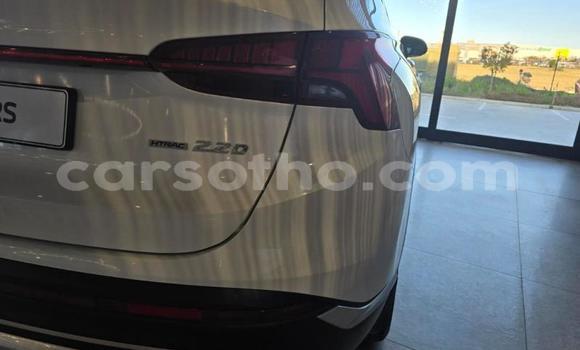 Sayi Na hannu Hyundai Santa Fe White Mota in Maseru a Maseru Sayi Na hannu Hyundai Santa Fe White Mota in Maseru a Maseru