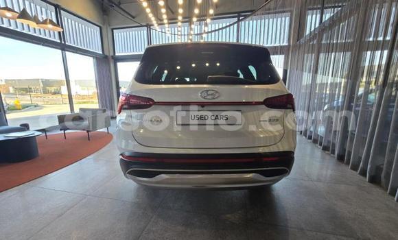 Sayi Na hannu Hyundai Santa Fe White Mota in Maseru a Maseru Sayi Na hannu Hyundai Santa Fe White Mota in Maseru a Maseru