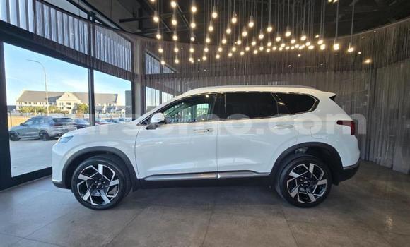 Sayi Na hannu Hyundai Santa Fe White Mota in Maseru a Maseru Sayi Na hannu Hyundai Santa Fe White Mota in Maseru a Maseru