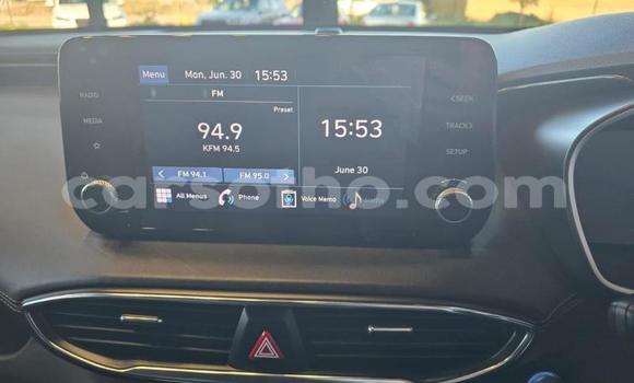 Sayi Na hannu Hyundai Santa Fe White Mota in Maseru a Maseru Sayi Na hannu Hyundai Santa Fe White Mota in Maseru a Maseru