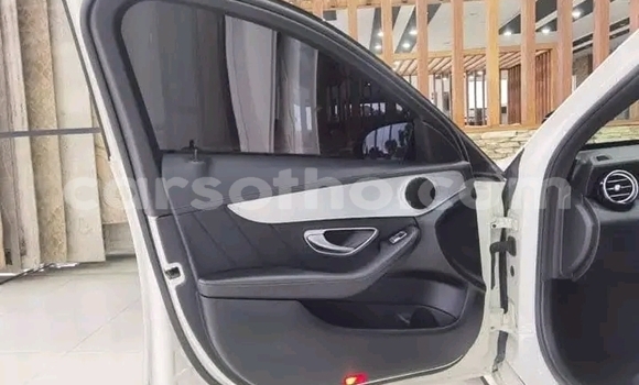 Acheter Occasion Voiture Mercedes-Benz C–Class Blanc à Maseru, Maseru Acheter Occasion Voiture Mercedes-Benz C–Class Blanc à Maseru, Maseru