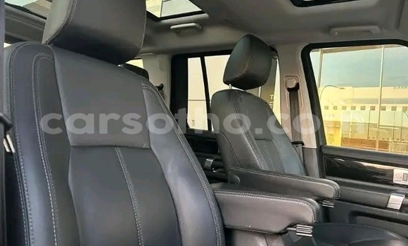 Sayi Na hannu Land Rover Discovery White Mota in Maseru a Maseru Sayi Na hannu Land Rover Discovery White Mota in Maseru a Maseru