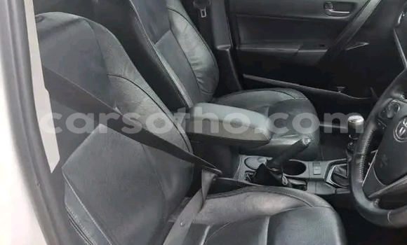 Sayi Na hannu Toyota Corolla White Mota in Maseru a Maseru Sayi Na hannu Toyota Corolla White Mota in Maseru a Maseru