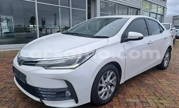 Sayi Na hannu Toyota Corolla White Mota in Maseru a Maseru Sayi Na hannu Toyota Corolla White Mota in Maseru a Maseru