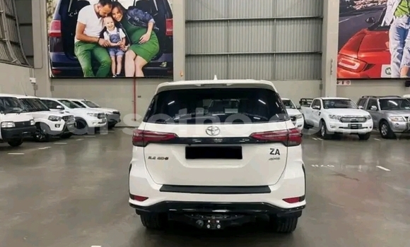 Sayi Na hannu Toyota Fortuner White Mota in Maseru a Maseru Sayi Na hannu Toyota Fortuner White Mota in Maseru a Maseru