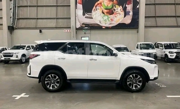 Sayi Na hannu Toyota Fortuner White Mota in Maseru a Maseru Sayi Na hannu Toyota Fortuner White Mota in Maseru a Maseru