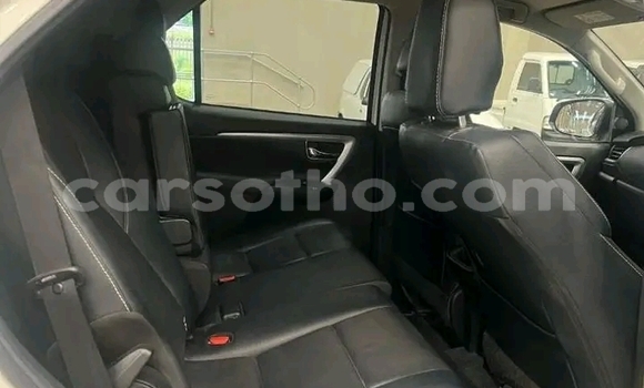 Sayi Na hannu Toyota Fortuner White Mota in Maseru a Maseru Sayi Na hannu Toyota Fortuner White Mota in Maseru a Maseru