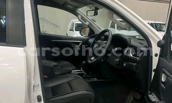 Sayi Na hannu Toyota Fortuner White Mota in Maseru a Maseru Sayi Na hannu Toyota Fortuner White Mota in Maseru a Maseru