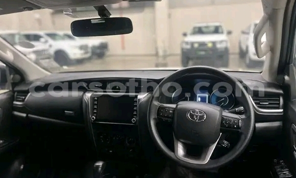 Sayi Na hannu Toyota Fortuner White Mota in Maseru a Maseru Sayi Na hannu Toyota Fortuner White Mota in Maseru a Maseru