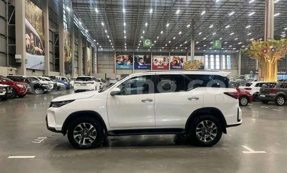 Sayi Na hannu Toyota Fortuner White Mota in Maseru a Maseru Sayi Na hannu Toyota Fortuner White Mota in Maseru a Maseru