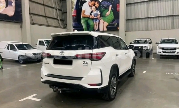 Sayi Na hannu Toyota Fortuner White Mota in Maseru a Maseru Sayi Na hannu Toyota Fortuner White Mota in Maseru a Maseru