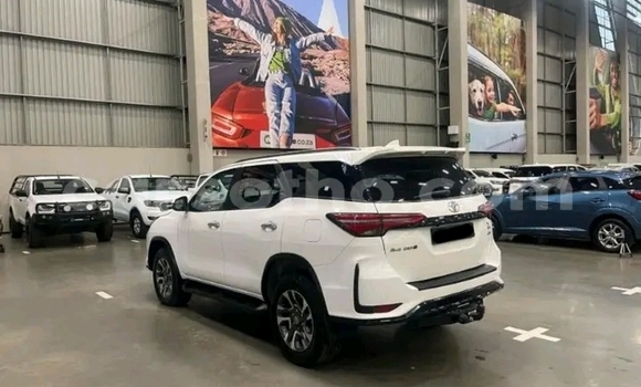 Sayi Na hannu Toyota Fortuner White Mota in Maseru a Maseru Sayi Na hannu Toyota Fortuner White Mota in Maseru a Maseru