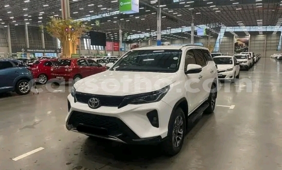 Sayi Na hannu Toyota Fortuner White Mota in Maseru a Maseru Sayi Na hannu Toyota Fortuner White Mota in Maseru a Maseru