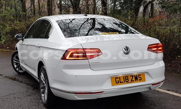 Sayi Na hannu Volkswagen Passat White Mota in Quthing a Butha-Buthe Sayi Na hannu Volkswagen Passat White Mota in Quthing a Butha-Buthe