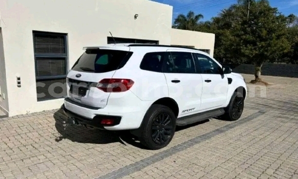 Buy Used Ford Everest White Car in Maseru in Maseru Buy Used Ford Everest White Car in Maseru in Maseru