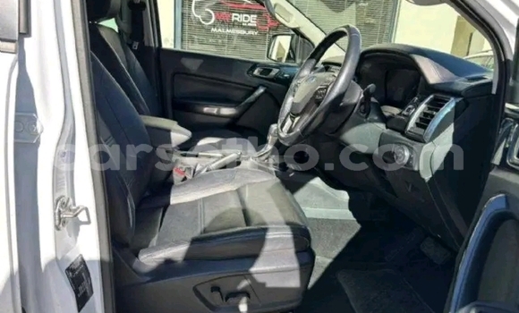 Buy Used Ford Everest White Car in Maseru in Maseru Buy Used Ford Everest White Car in Maseru in Maseru