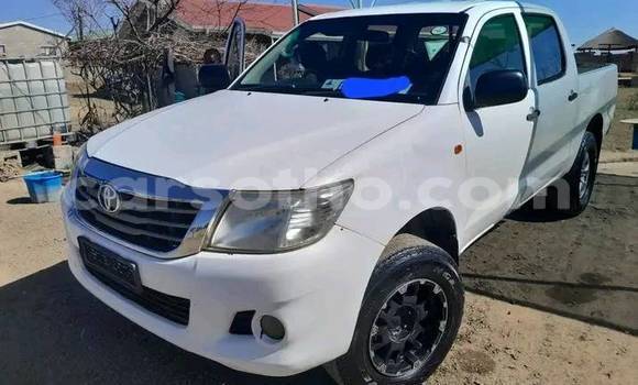 Buy Used Toyota Hilux White Car in Maseru in Maseru