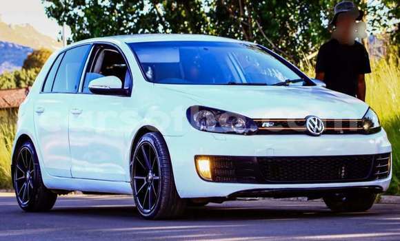 اشتري مستعمل Volkswagen Golf White سيارة في Maseru في Maseru
