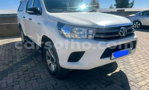 اشتري مستعمل Toyota Hilux White سيارة في Maseru في Maseru