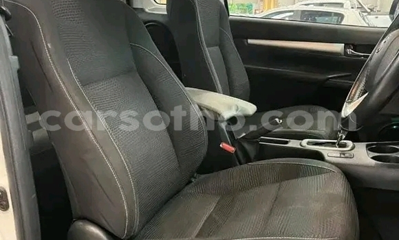 اشتري مستعمل Toyota Hilux White سيارة في Maseru في Maseru اشتري مستعمل Toyota Hilux White سيارة في Maseru في Maseru