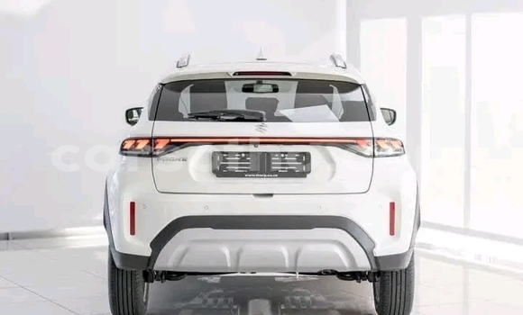 Sayi Na hannu Suzuki Forenza White Mota in Maseru a Maseru Sayi Na hannu Suzuki Forenza White Mota in Maseru a Maseru