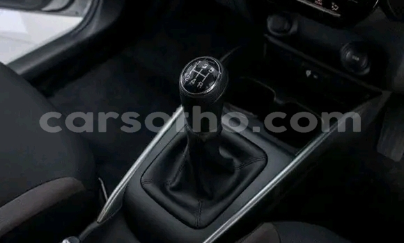 Sayi Na hannu Suzuki Forenza White Mota in Maseru a Maseru Sayi Na hannu Suzuki Forenza White Mota in Maseru a Maseru