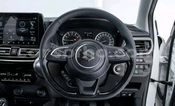 Sayi Na hannu Suzuki Forenza White Mota in Maseru a Maseru Sayi Na hannu Suzuki Forenza White Mota in Maseru a Maseru