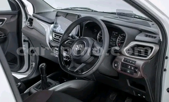 Sayi Na hannu Suzuki Forenza White Mota in Maseru a Maseru Sayi Na hannu Suzuki Forenza White Mota in Maseru a Maseru