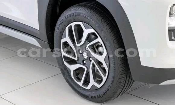 Sayi Na hannu Suzuki Forenza White Mota in Maseru a Maseru Sayi Na hannu Suzuki Forenza White Mota in Maseru a Maseru