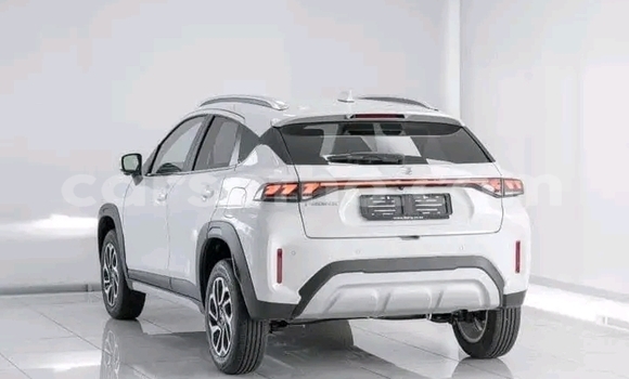 Sayi Na hannu Suzuki Forenza White Mota in Maseru a Maseru Sayi Na hannu Suzuki Forenza White Mota in Maseru a Maseru