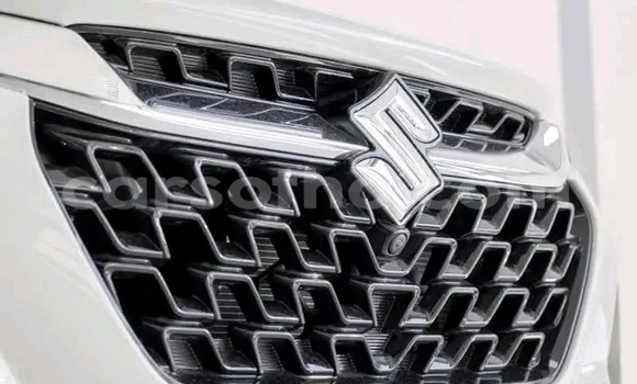 Sayi Na hannu Suzuki Forenza White Mota in Maseru a Maseru Sayi Na hannu Suzuki Forenza White Mota in Maseru a Maseru