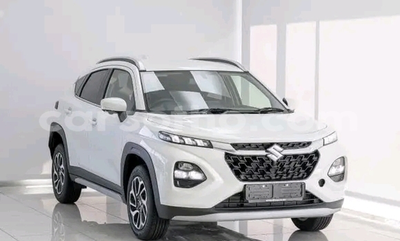 Sayi Na hannu Suzuki Forenza White Mota in Maseru a Maseru Sayi Na hannu Suzuki Forenza White Mota in Maseru a Maseru