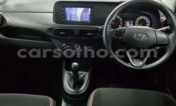 Sayi Na hannu Hyundai H1 White Mota in Maseru a Maseru Sayi Na hannu Hyundai H1 White Mota in Maseru a Maseru