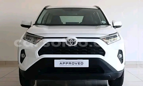 اشتري مستعمل Toyota RAV4 White سيارة في Maseru في Maseru