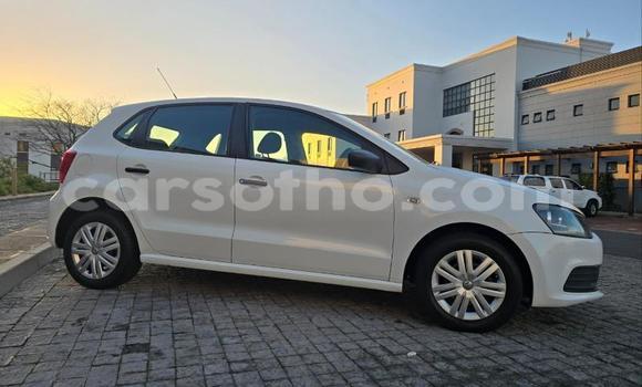 Sayi Na hannu Volkswagen Polo White Mota in Maseru a Maseru Sayi Na hannu Volkswagen Polo White Mota in Maseru a Maseru