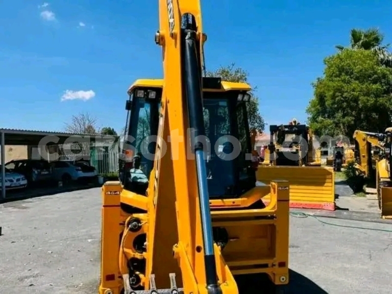 Big with watermark caterpillar 120 maseru maseru 30016