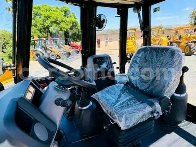 Big with watermark caterpillar 120 maseru maseru 30016