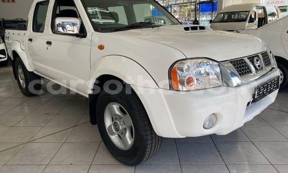 Sayi Na hannu Nissan NP 300 White Mota in Maseru a Maseru Sayi Na hannu Nissan NP 300 White Mota in Maseru a Maseru