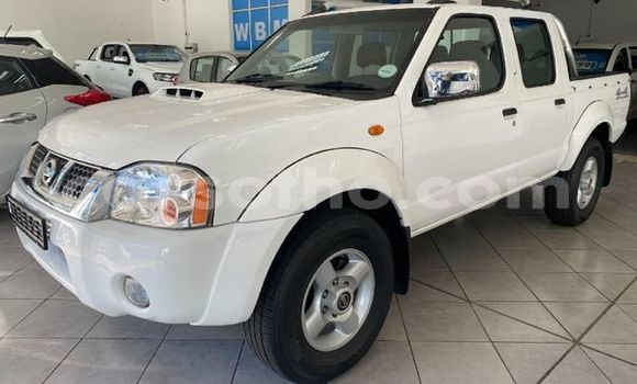 Sayi Na hannu Nissan NP 300 White Mota in Maseru a Maseru Sayi Na hannu Nissan NP 300 White Mota in Maseru a Maseru