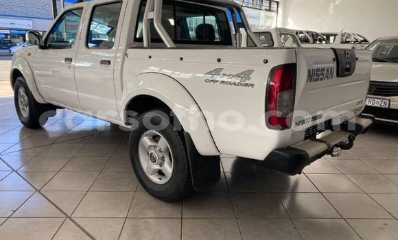 Sayi Na hannu Nissan NP 300 White Mota in Maseru a Maseru Sayi Na hannu Nissan NP 300 White Mota in Maseru a Maseru