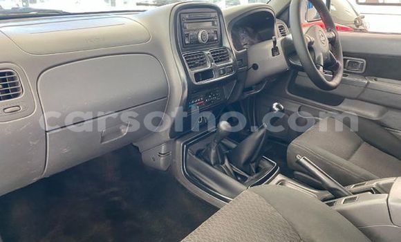Sayi Na hannu Nissan NP 300 White Mota in Maseru a Maseru Sayi Na hannu Nissan NP 300 White Mota in Maseru a Maseru