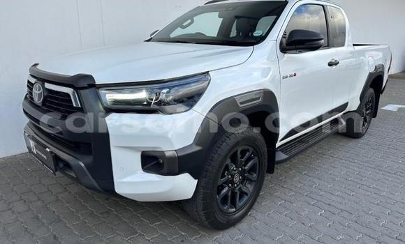 اشتري مستعمل Toyota Hilux White سيارة في Maseru في Maseru