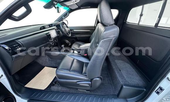 اشتري مستعمل Toyota Hilux White سيارة في Maseru في Maseru اشتري مستعمل Toyota Hilux White سيارة في Maseru في Maseru