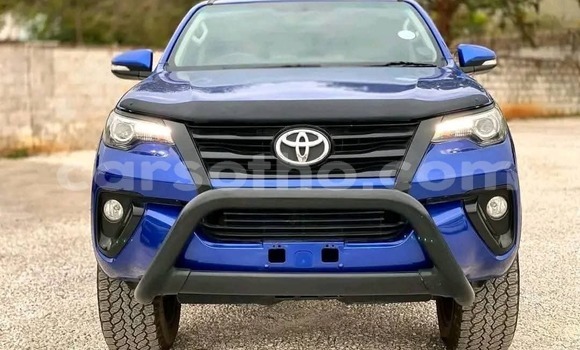 اشتري مستعمل Toyota Fortuner Blue سيارة في Maseru في Maseru