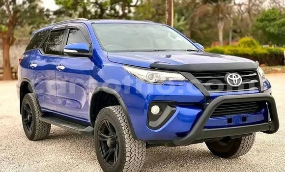 Sayi Na hannu Toyota Fortuner Blue Mota in Maseru a Maseru Sayi Na hannu Toyota Fortuner Blue Mota in Maseru a Maseru